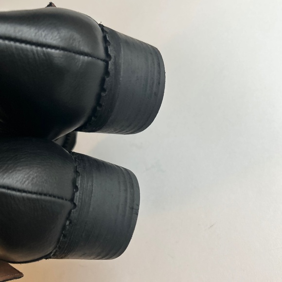 Gentle Souls Black Genuine Leather Rubber Outsole Ankle Boots size 9 - Picture 10 of 13